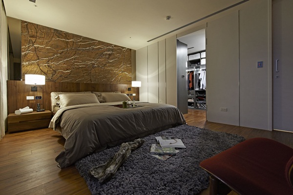 位於新北市新店的精華地帶，近百坪的樓中樓空間，是屋